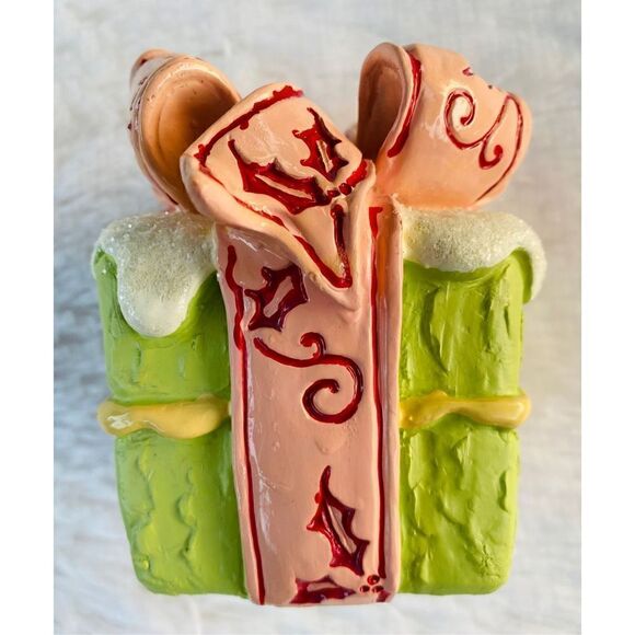 NWOT Christmas Wonderland Cake Holly Ribbon Bow Glitter Icing By Rainbow Inc. - Picture 4 of 8